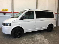 Frontansicht Weiss - VW T5/T6-Busse - Carlounge Bottighofen - Alfons Bischoff Automobile