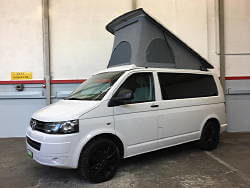 Frontansicht Offen Weiss - VW T5/T6-Busse - Carlounge Bottighofen - Alfons Bischoff Automobile