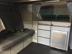 Innenansicht Weiss - VW T5/T6-Busse - Carlounge Bottighofen - Alfons Bischoff Automobile