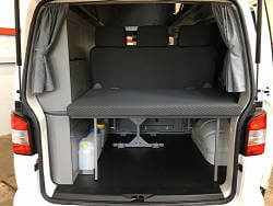 Innenansicht 2 Weiss - VW T5/T6-Busse - Carlounge Bottighofen - Alfons Bischoff Automobile