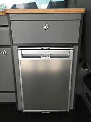 Küche Detail - VW T5/T6-Busse - Carlounge Bottighofen - Alfons Bischoff Automobile